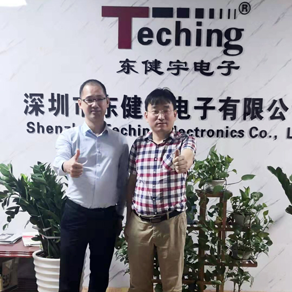 草莓视频在线观看下载连接器与东健宇领导人合照